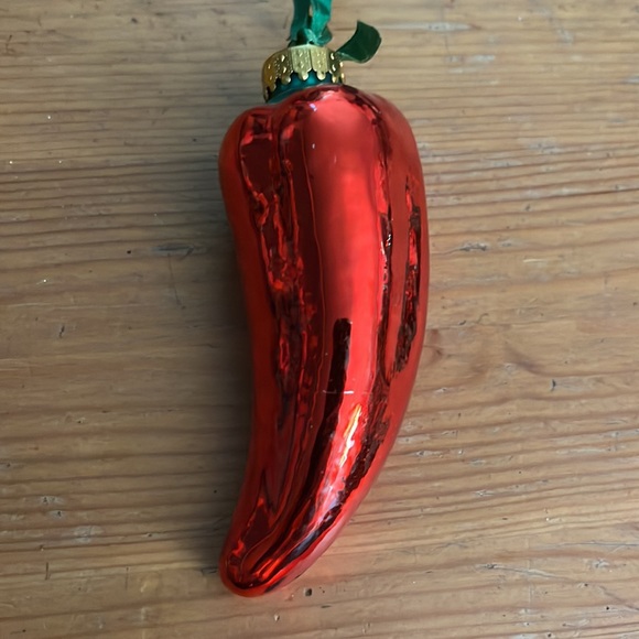 Glass chili pepper Christmas ornament. EUC! - Picture 1 of 4